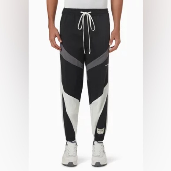 Nwot THE GIVING MOVEMENT
Relaxed Colour-block Sweatpants in RE-SHELL100© - Picture 1 of 9